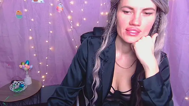 Snapshot of MilaLoona chatting on 04-11-26, 06:40 MilaLoona online show from 04-11-26, 06:40
