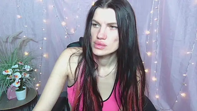 Snapshot of MilaLoona chatting on 04-23-26, 06:03 MilaLoona online show from 04-23-26, 06:03