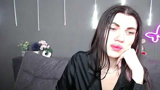 Snapshot of MilaLoona chatting on 04-24-26, 06:05 MilaLoona online show from 04-24-26, 06:05