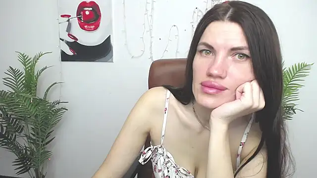 Snapshot of MilaLoona chatting on 05-08-26, 06:08 MilaLoona online show from 05-08-26, 06:08