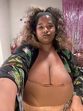 Snapshot of BigFineSelena chatting on 02-06-26, 01:14 BigFineSelena online show from 02-06-26, 01:14