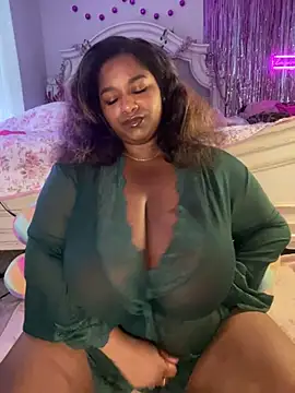 Snapshot of BigFineSelena chatting on 03-17-26, 11:30 BigFineSelena online show from 03-17-26, 11:30