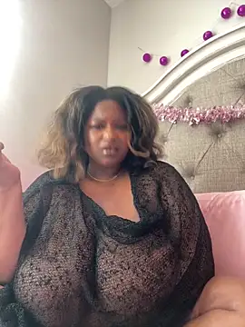 Snapshot of BigFineSelena chatting on 04-11-26, 03:05 BigFineSelena online show from 04-11-26, 03:05