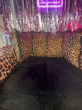 Snapshot of BigFineSelena chatting on 04-15-26, 11:16 BigFineSelena online show from 04-15-26, 11:16