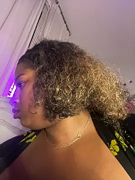 BigFineSelena online show from 05-17-26, 03:48