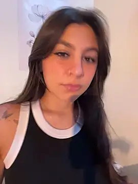 Snapshot of loolla_23 chatting on 02-02-26, 01:59 loolla 23 online show from 02-02-26, 01:59