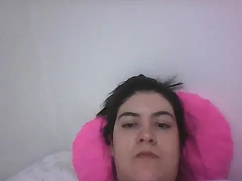 lauratobon online show from 06-17-26, 06:49