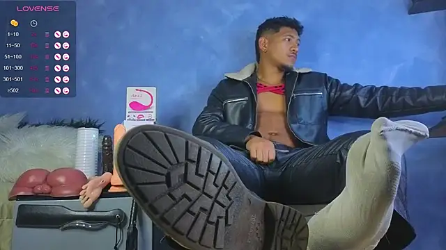 TomLover 12 online show from 07-05-26, 01:34