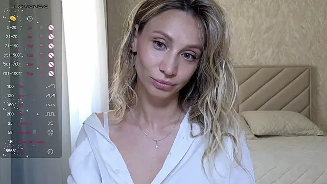Snapshot of Alice_Wonders chatting on 06-18-26, 09:47 Alice Wonders online show from 06-18-26, 09:47