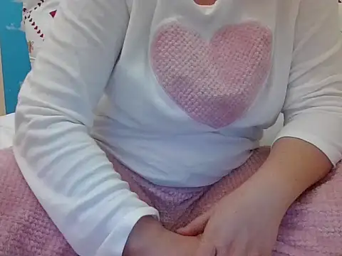 Snapshot of RealLittleRedRidingHood chatting on 01-16-26, 04:44 RealLittleRedRidingHood online show from 01-16-26, 04:44