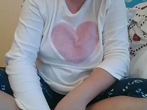 Snapshot of RealLittleRedRidingHood chatting on 02-08-26, 03:26 RealLittleRedRidingHood online show from 02-08-26, 03:26