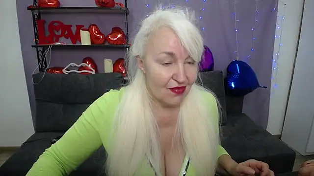 Snapshot of BlondyLeeBest chatting on 03-02-25, 10:16 BlondyLeeBest online show from 03-02-25, 10:16