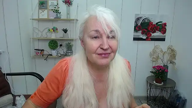 Snapshot of BlondyLeeBest chatting on 03-08-25, 04:56 BlondyLeeBest online show from 03-08-25, 04:56
