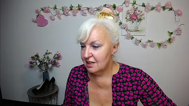 Snapshot of BlondyLeeBest chatting on 09-08-25, 06:51 BlondyLeeBest online show from 09-08-25, 06:51