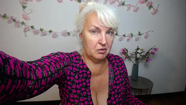 Snapshot of BlondyLeeBest chatting on 09-19-25, 06:19 BlondyLeeBest online show from 09-19-25, 06:19