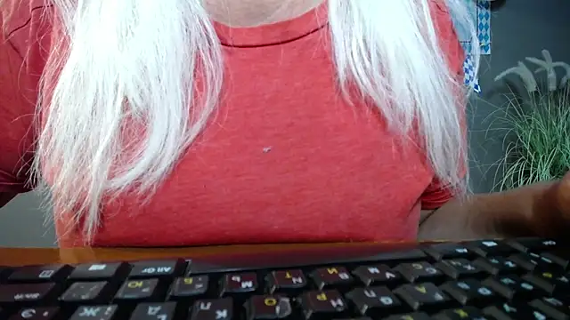 Snapshot of BlondyLeeBest chatting on 10-05-25, 07:01 BlondyLeeBest online show from 10-05-25, 07:01
