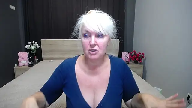 Snapshot of BlondyLeeBest chatting on 11-08-25, 08:29 BlondyLeeBest online show from 11-08-25, 08:29