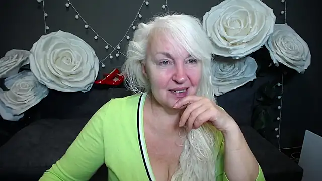 Snapshot of BlondyLeeBest chatting on 11-14-25, 07:34 BlondyLeeBest online show from 11-14-25, 07:34