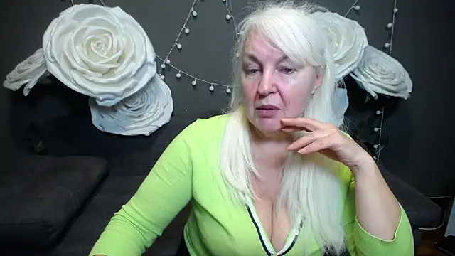 Snapshot of BlondyLeeBest chatting on 11-25-25, 07:25 BlondyLeeBest online show from 11-25-25, 07:25