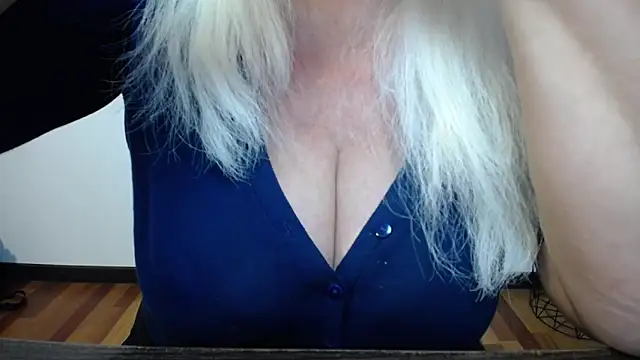 Snapshot of BlondyLeeBest chatting on 12-02-25, 07:57 BlondyLeeBest online show from 12-02-25, 07:57