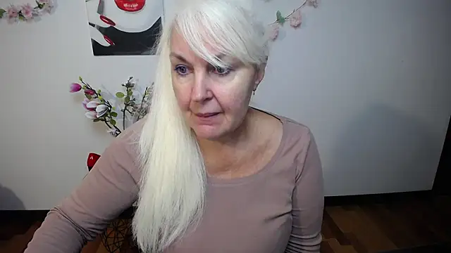 Snapshot of BlondyLeeBest chatting on 12-05-25, 07:32 BlondyLeeBest online show from 12-05-25, 07:32