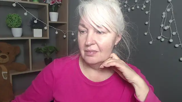Snapshot of BlondyLeeBest chatting on 02-08-26, 07:28 BlondyLeeBest online show from 02-08-26, 07:28