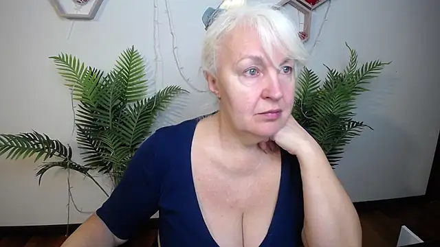 Snapshot of BlondyLeeBest chatting on 04-15-26, 06:26 BlondyLeeBest online show from 04-15-26, 06:26