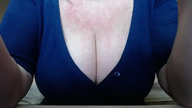 Snapshot of BlondyLeeBest chatting on 04-28-26, 03:00 BlondyLeeBest online show from 04-28-26, 03:00