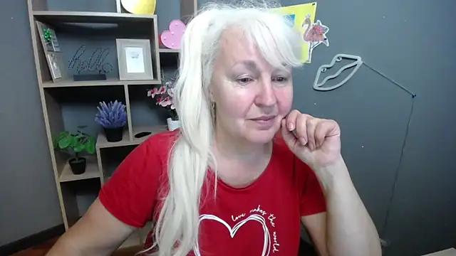 Snapshot of BlondyLeeBest chatting on 05-12-26, 06:27 BlondyLeeBest online show from 05-12-26, 06:27