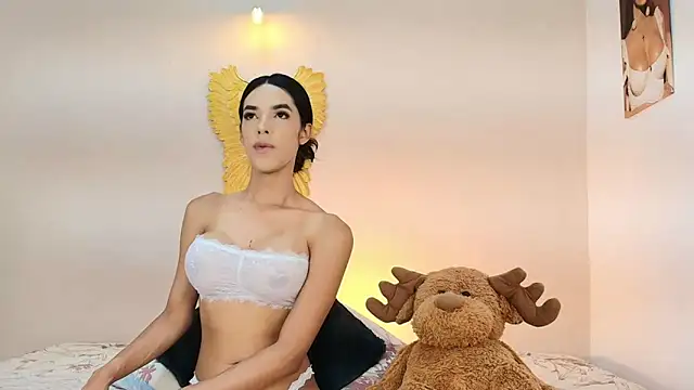 Snapshot of salome_Collins_1 chatting on 05-17-26, 12:08 salome Collins 1 online show from 05-17-26, 12:08
