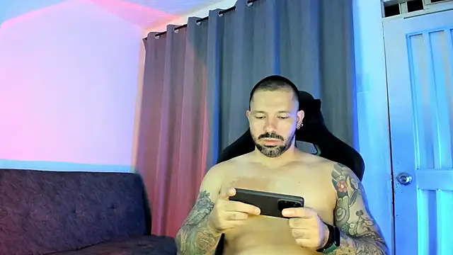 Snapshot of Pierre_Vidal chatting on 07-16-26, 01:55 Pierre Vidal online show from 07-16-26, 01:55