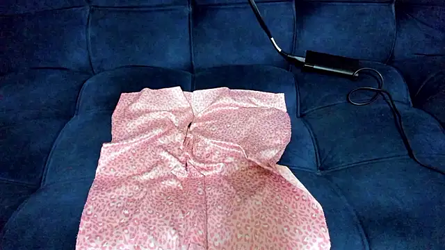 Snapshot of tiffanystonne chatting on 03-18-26, 02:31 tiffanystonne online show from 03-18-26, 02:31