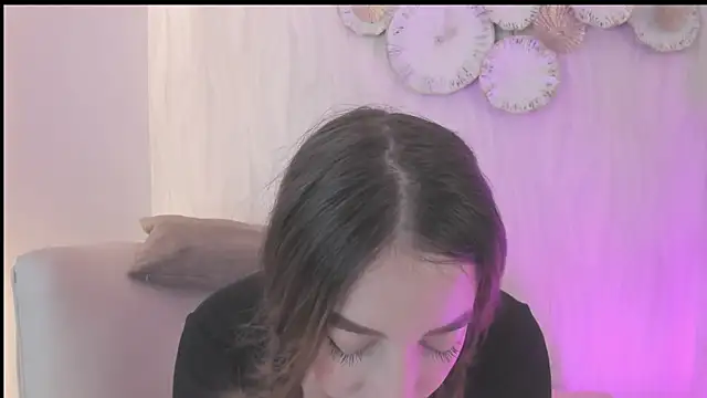 Snapshot of Meredit_Lane chatting on 06-18-26, 06:56 Meredit Lane online show from 06-18-26, 06:56