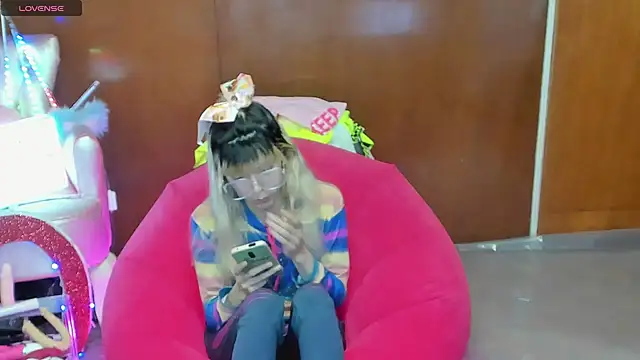 Skinygirl online show from 04-04-26, 11:13