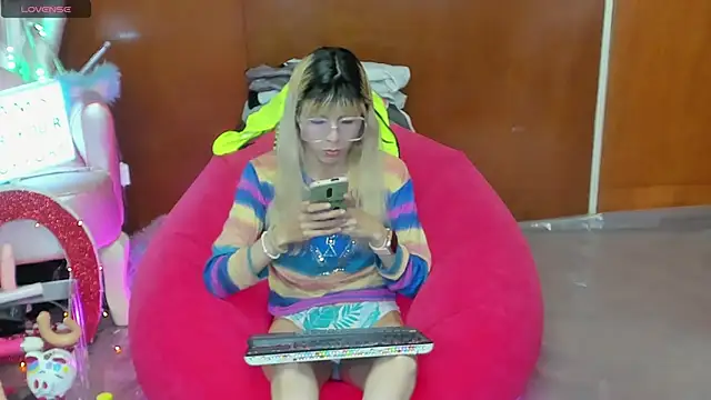 Skinygirl online show from 04-06-26, 10:54