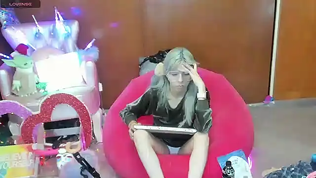 Skinygirl online show from 05-16-26, 12:18