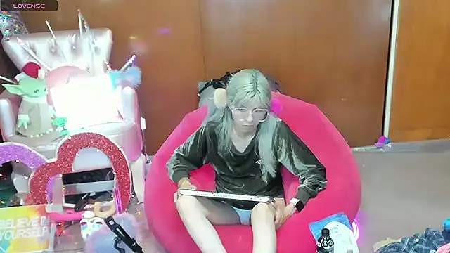 Skinygirl online show from 05-16-26, 01:13