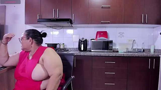mommy cute online show from 05-26-26, 08:49