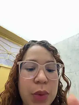 Snapshot of Lucyklein2022 chatting on 02-01-26, 05:44 Lucyklein2022 online show from 02-01-26, 05:44