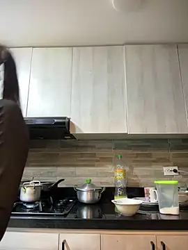 vaness weet online show from 03-03-25, 03:19