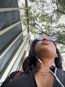 vaness weet online show from 03-08-25, 08:03