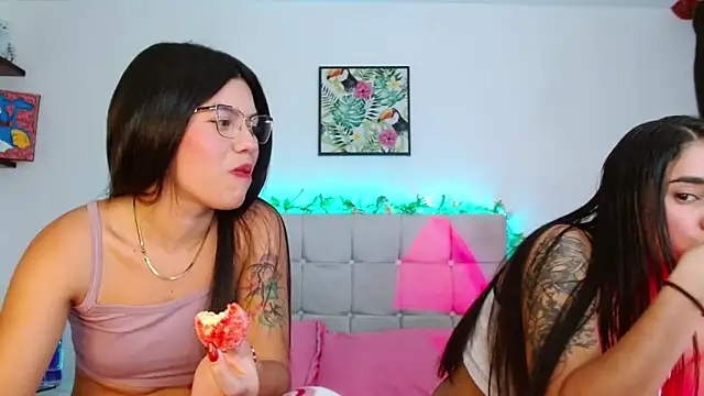Layla Rachel online show from 10-15-25, 01:50