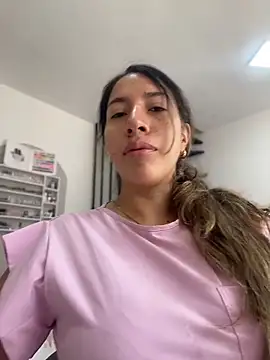 daniela henao online show from 04-23-26, 03:03
