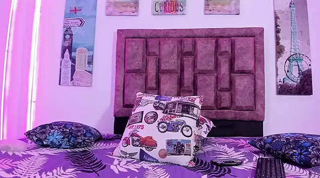 Snapshot of NaughtyAnaa chatting on 01-15-25, 06:01 NaughtyAnaa online show from 01-15-25, 06:01