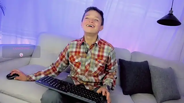 Snapshot of Tim_wolf chatting on 02-10-26, 09:19 Tim wolf online show from 02-10-26, 09:19