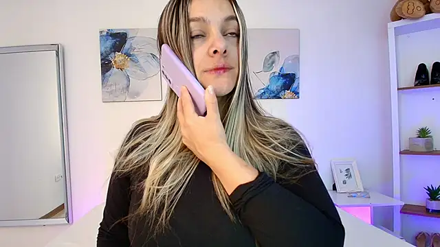 Snapshot of Isabella_Harley chatting on 04-29-26, 01:26 Isabella Harley online show from 04-29-26, 01:26