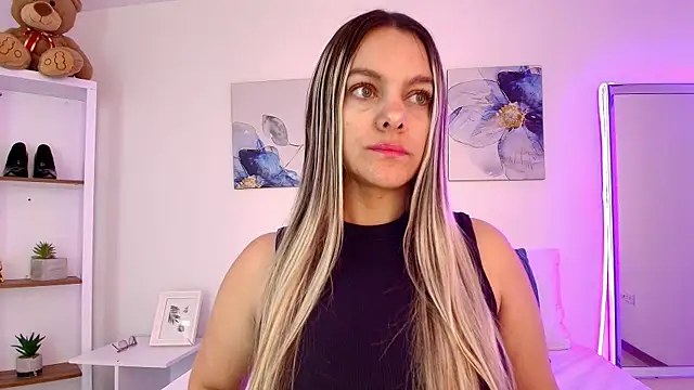 Snapshot of Isabella_Harley chatting on 05-27-26, 01:52 Isabella Harley online show from 05-27-26, 01:52