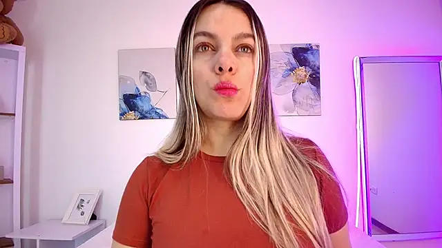 Snapshot of Isabella_Harley chatting on 06-11-26, 01:20 Isabella Harley online show from 06-11-26, 01:20