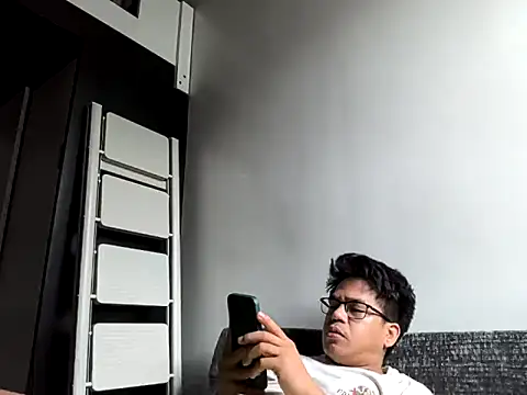JhayCruz69 online show from 06-12-26, 04:11