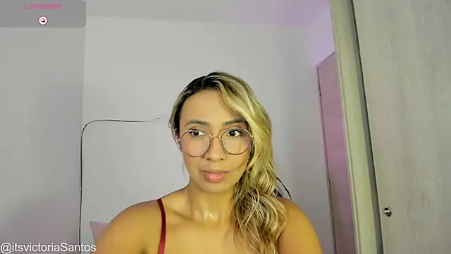 Snapshot of Victoriasant chatting on 03-15-26, 11:11 Victoriasant online show from 03-15-26, 11:11